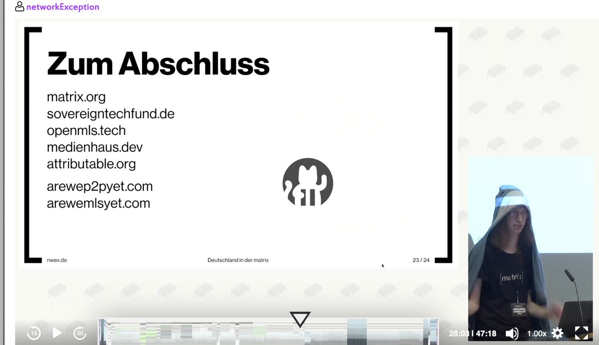 Ein Screenshot aus dem verlinkten Vortrag, auf dem relevante Links zum Thema #Matrix aufgelistet werden: matrix.org, sovereigntechfund.de, openmls.tech, medienhaus.dev, attributable.org, arewep2pyet.com, arewemlsyet.com; in der unteren rechten Bildecke ist ein Ausschnitt von @netwrkException auf der Bühne zu sehen
